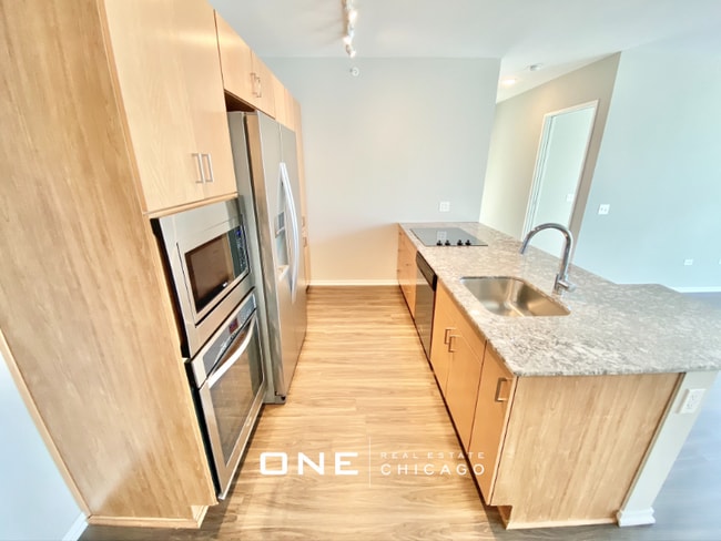 Photo - 190 E Illinois St Apartment