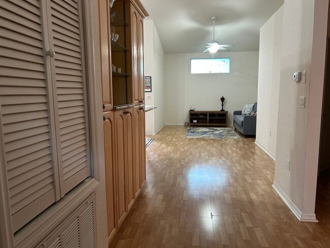 Building Photo - Charming 2 bedroom/ 2 bath condo