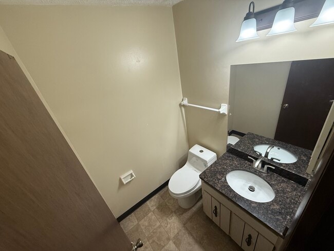 Building Photo - 3193 Cedar Grove Pl S