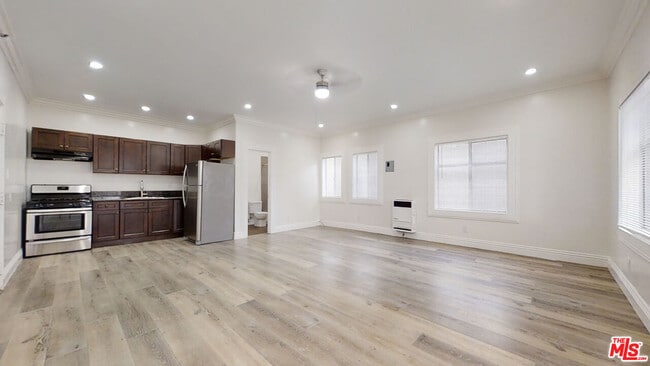 Building Photo - 507 Loma Dr