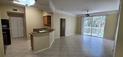 Building Photo - 2212 Myrtlewood Cir E