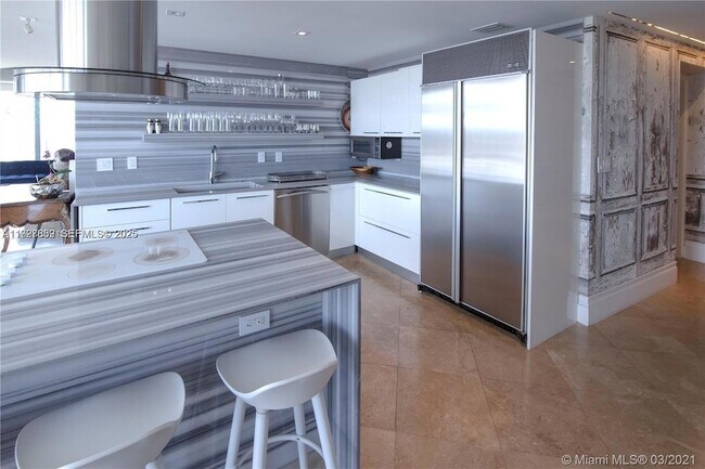 Foto del edificio - 601 NE 36th St