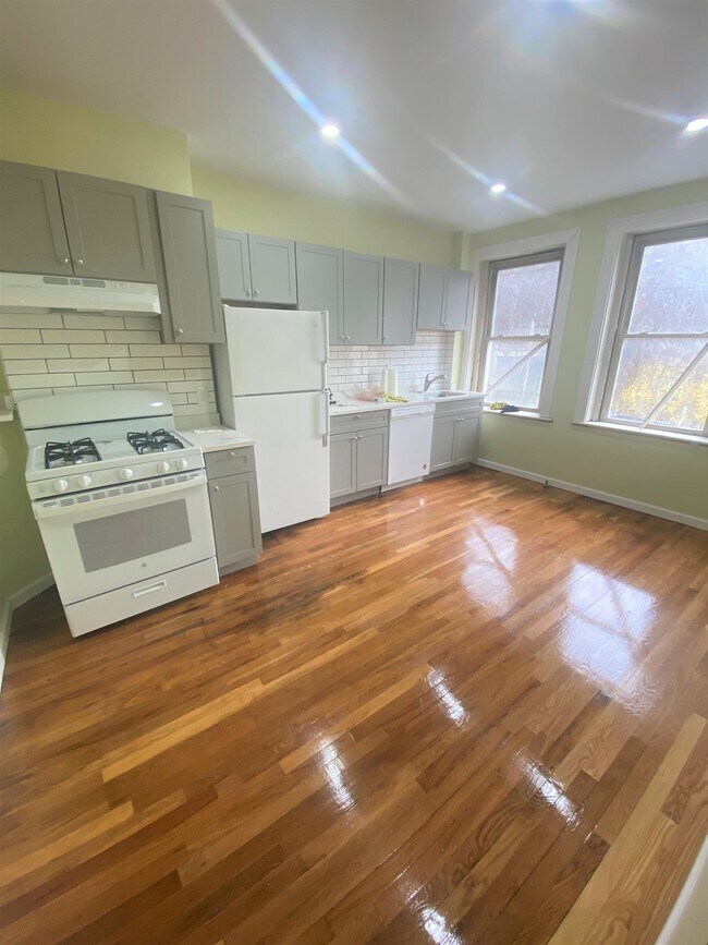 Foto del edificio - 449 Somerville Ave
