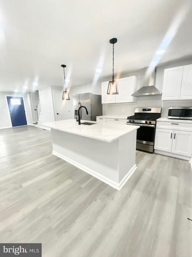 Building Photo - 4014 St Monica Dr