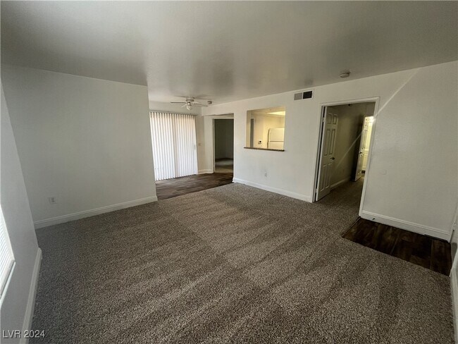 Foto del edificio - 6800 E Lake Mead Blvd