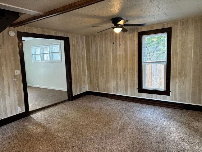 Foto del edificio - Check Out This 3-Bed/1.5-Bath House in Blu...