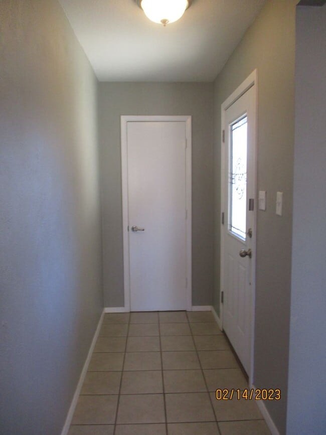 Building Photo - 3700 Dauphine Ct