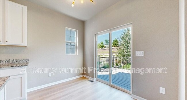 Foto del edificio - 1933 Villageview Ln
