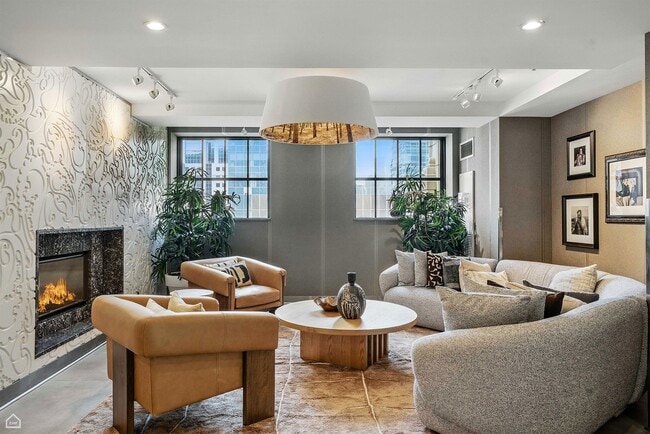 Foto del edificio - Randolph Tower City Apartments