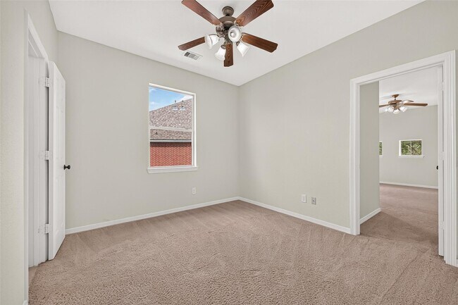 Foto del edificio - 3719 Finch Springs Ln