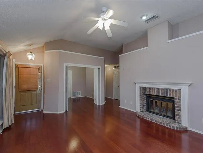 Building Photo - 911 Plantation Dr