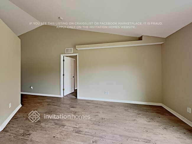 Building Photo - 5816 33rd Dr E