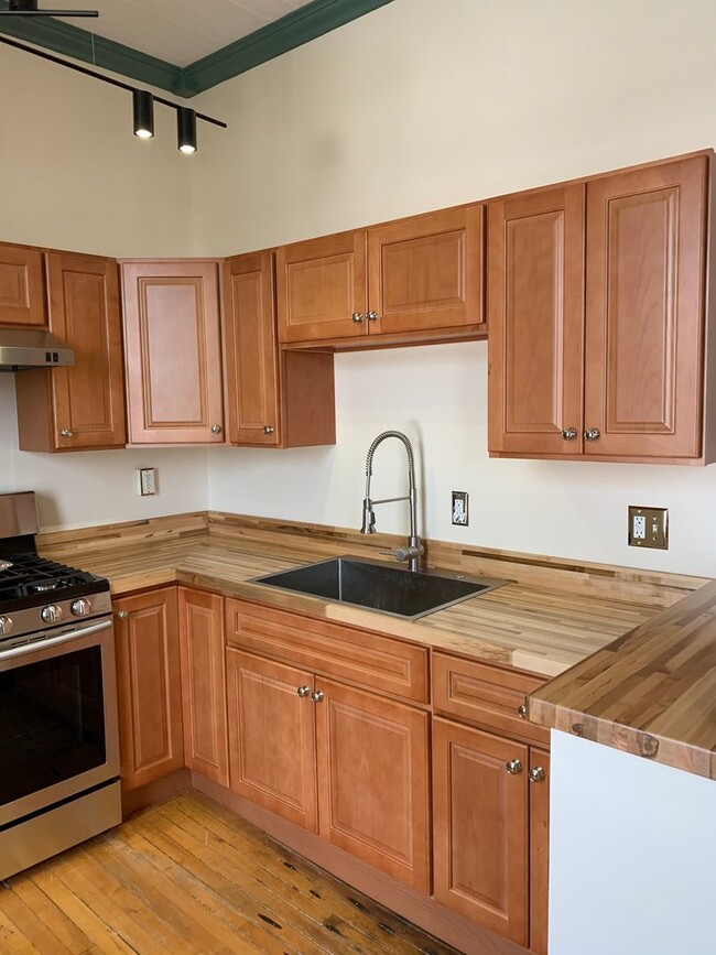 Building Photo - White Sulphur, LLC 171
