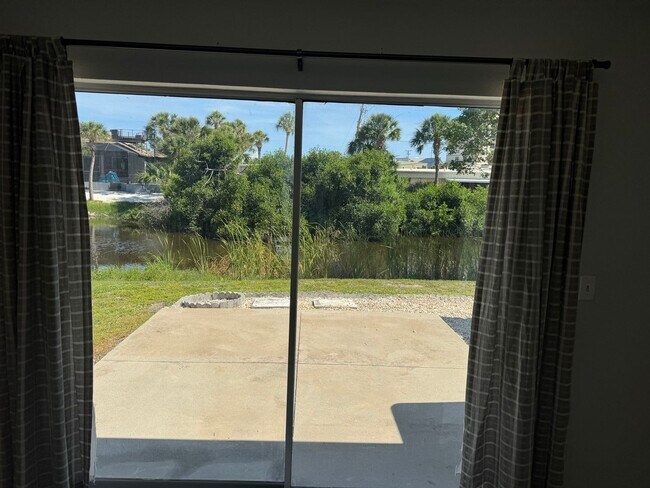 Foto del edificio - 2Br/1Ba With Deeded Beach Access