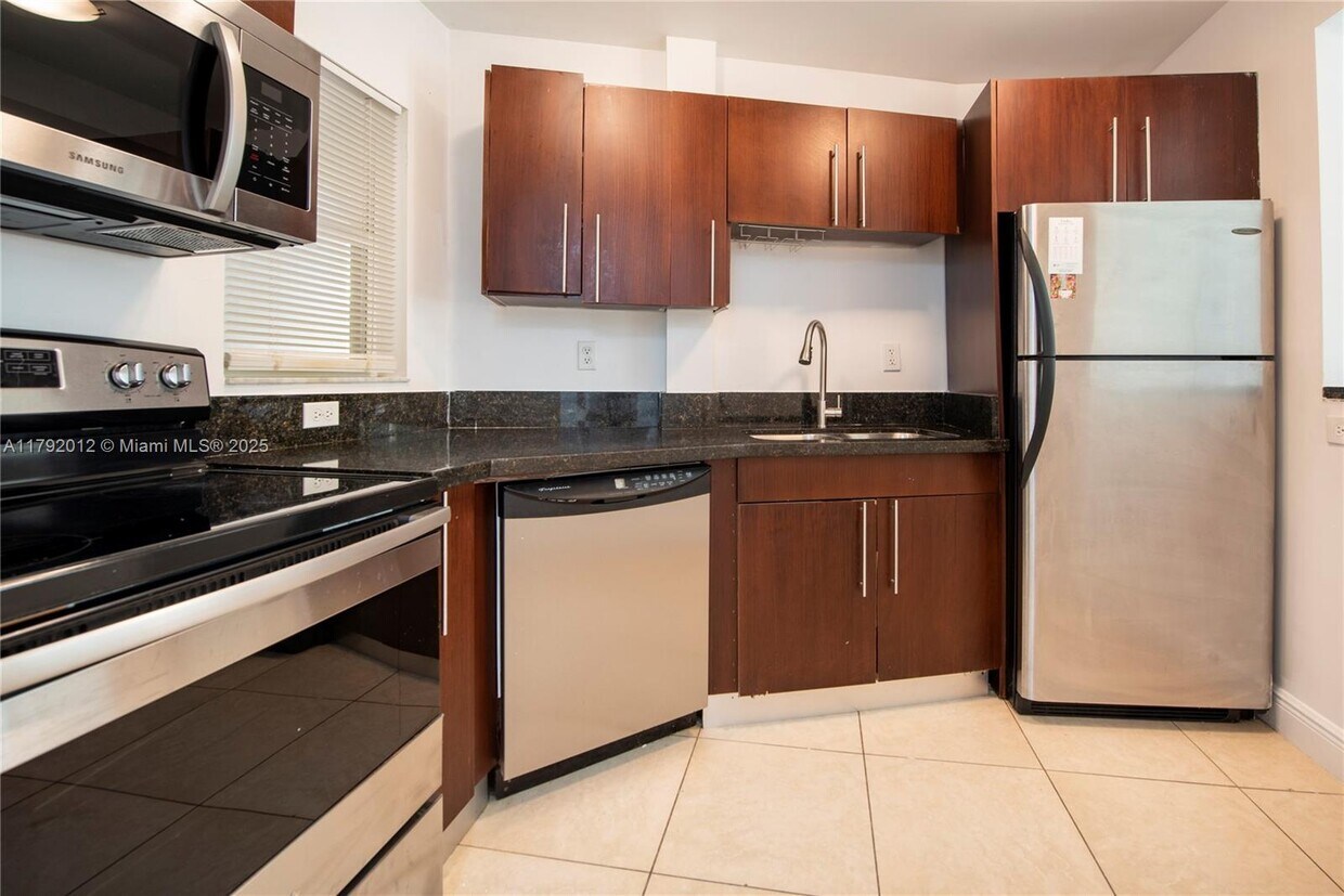 Foto principal - 4147 Stirling Rd
