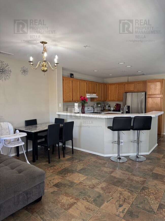 Foto del edificio - Charming End-Unit Condo with Modern Amenit...
