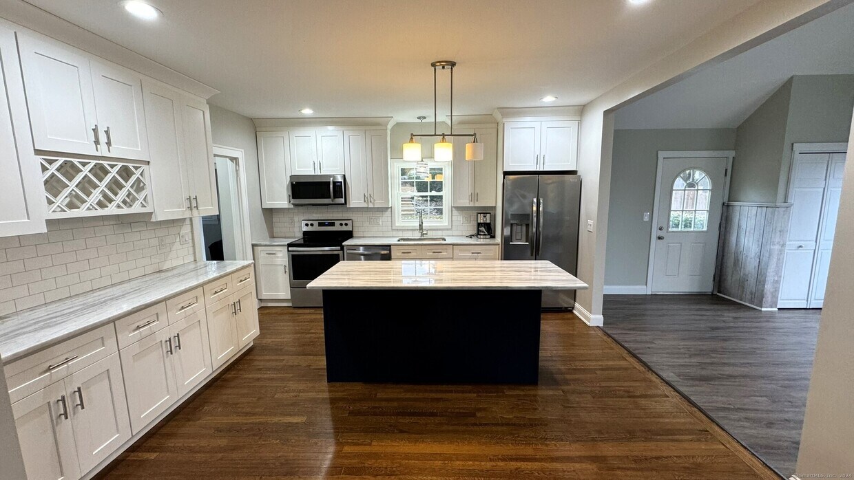 Foto principal - 70 Berkshire Dr