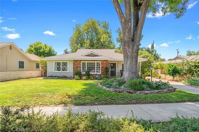 Foto del edificio - 4658 Brentwood Ave