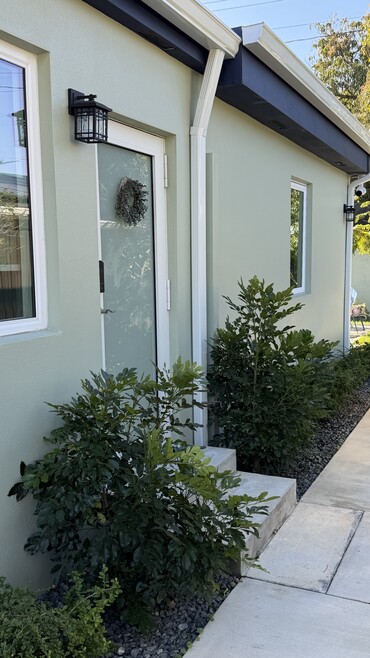 Building Photo - 560 SE 6th St