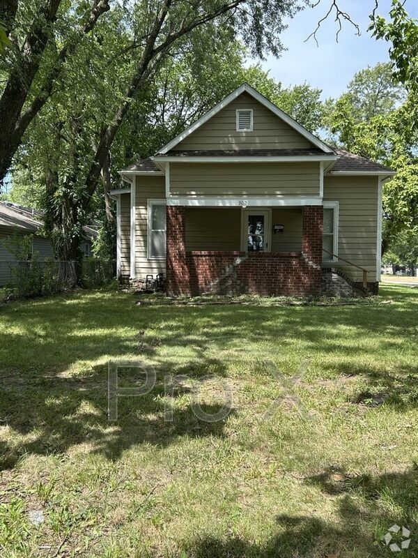 Building Photo - 302 S Elm St
