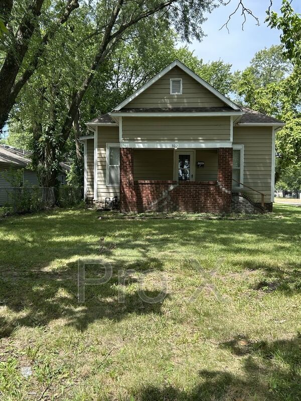 Building Photo - 302 S Elm St