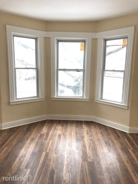 Building Photo - 2 br, 1 bath  - 365 Howard Ave Apt 1R