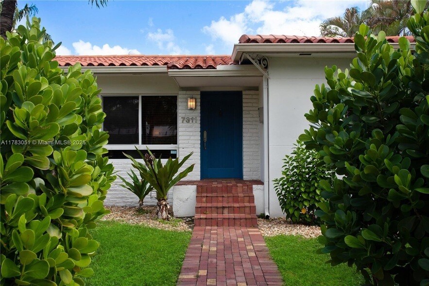 Foto principal - 7311 NE 8th Ave