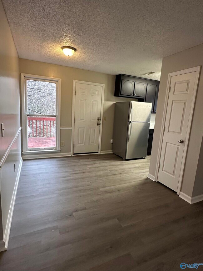 Foto del edificio - 4414 Bonnell Dr