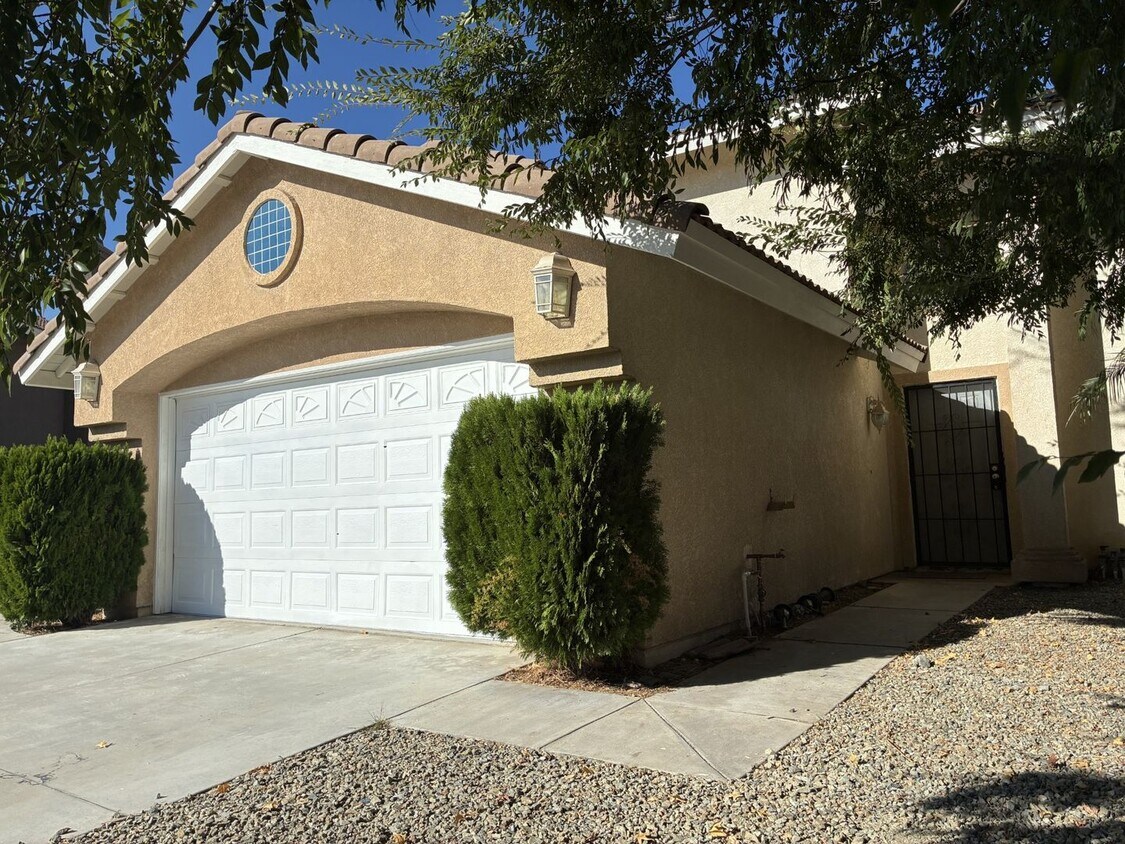 Foto del edificio - NEWLY UPDATED 4+2 IN EXCELLENT AREA OF SAN...