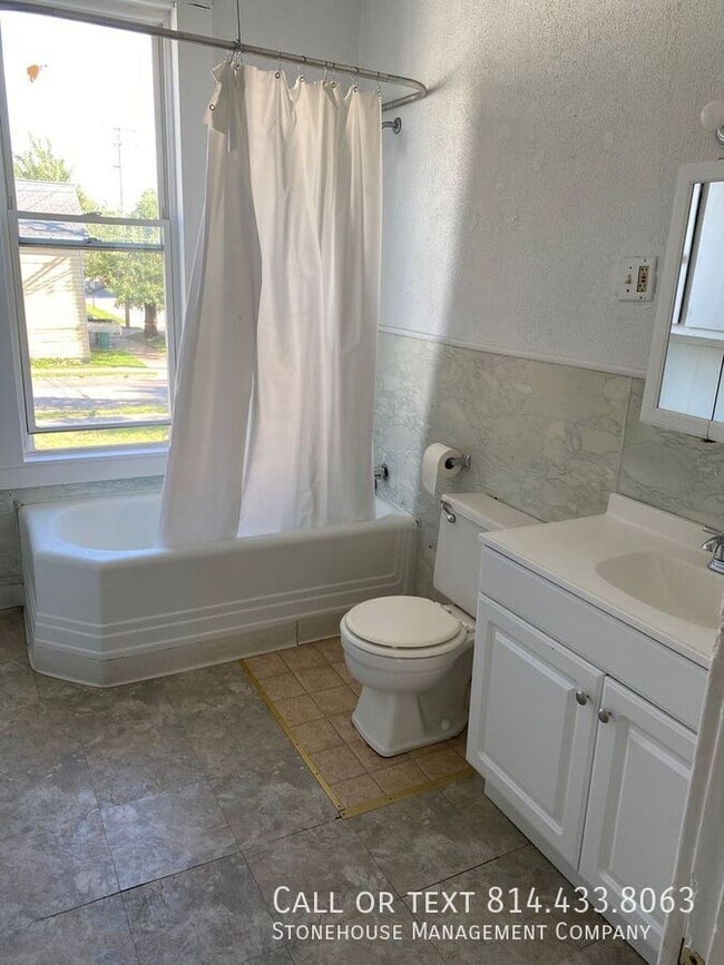 Building Photo - 1619 Plum St