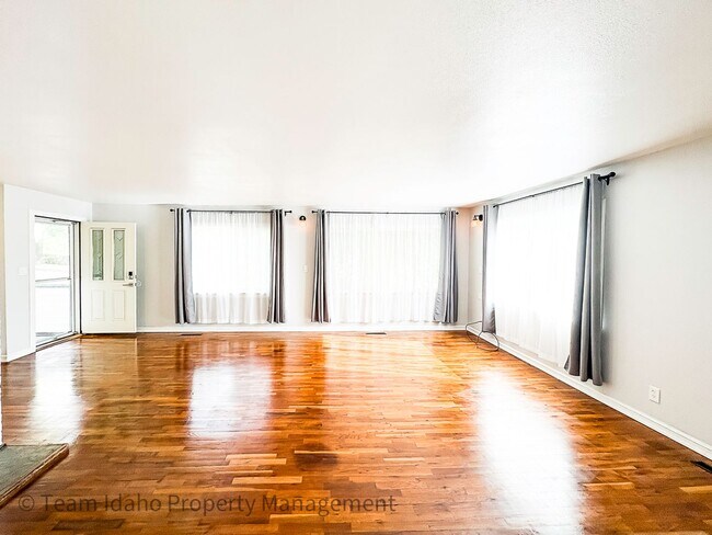 Foto del edificio - 1123 E 6th St