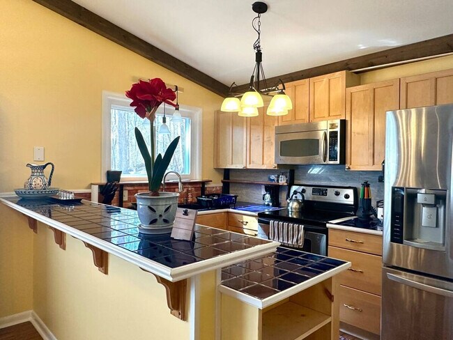 Foto del edificio - 615 Tall Oaks Rd