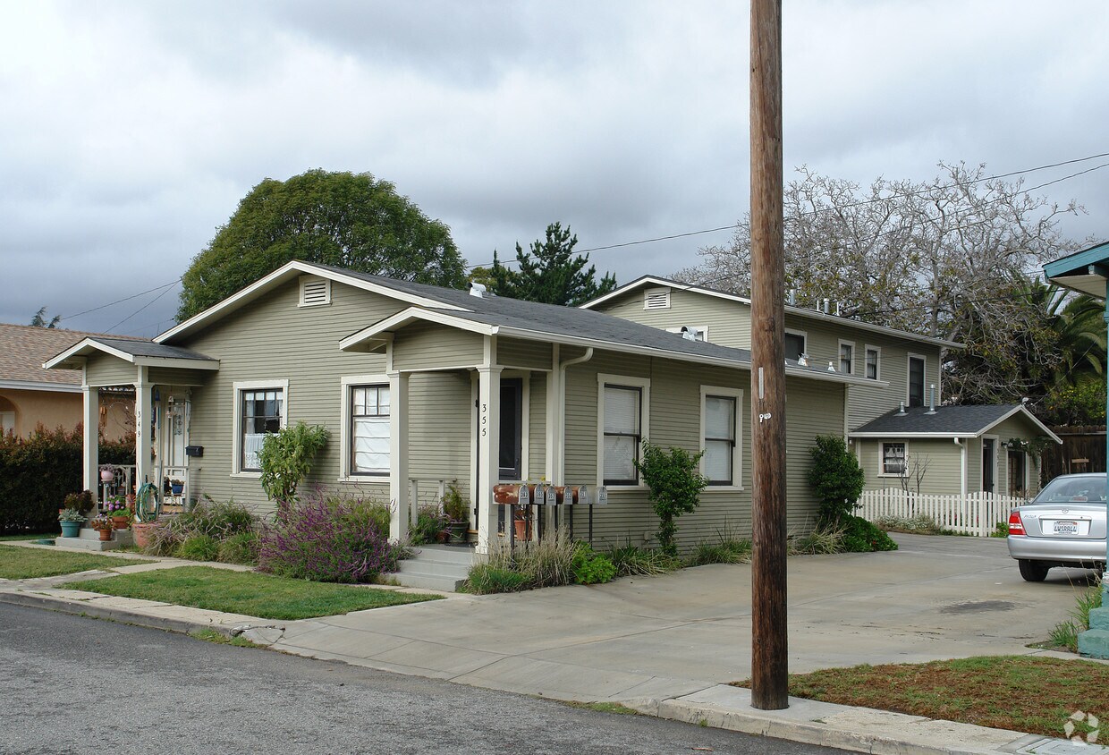 Primary Photo - 349-357 Franklin Ln