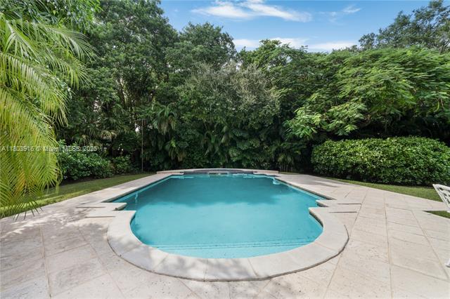Primary Photo - 7020 Almansa St