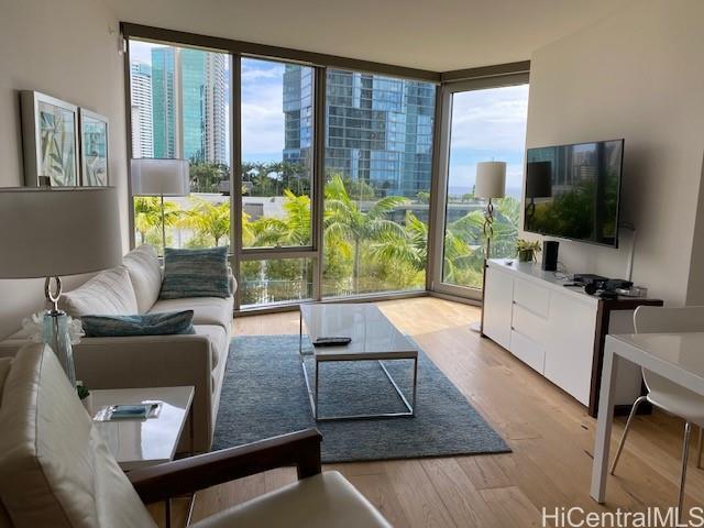 Building Photo - 1001 Queen St