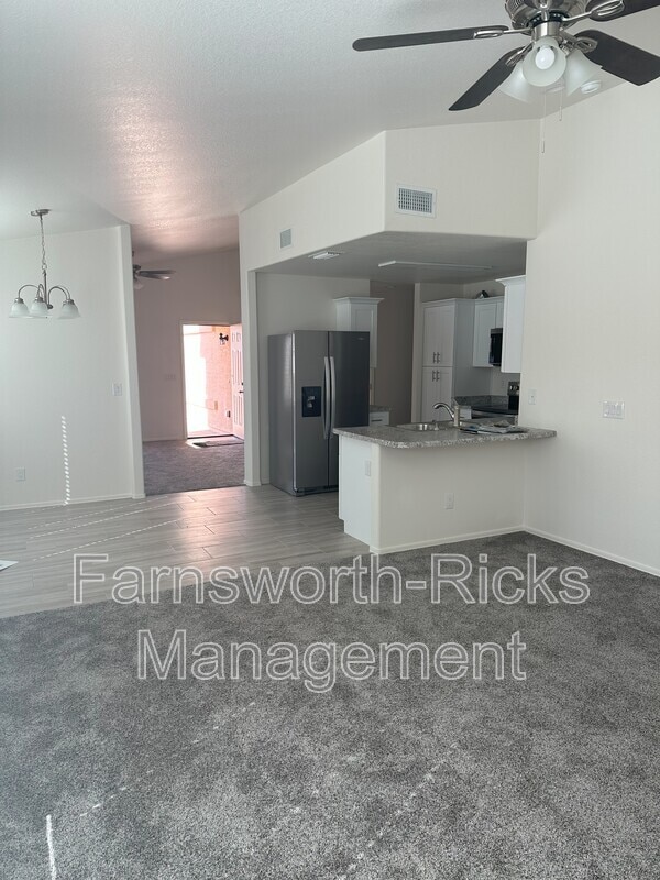 Building Photo - 5013 E Covina St