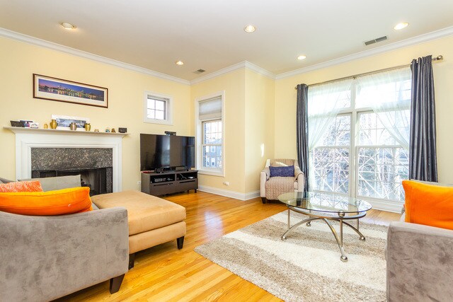 3824 N Greenview Ave, Chicago, IL 60613 - Condo for Rent  