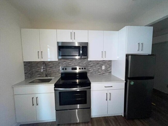 Building Photo - 3 bedroom in JAMAICA NY 11432