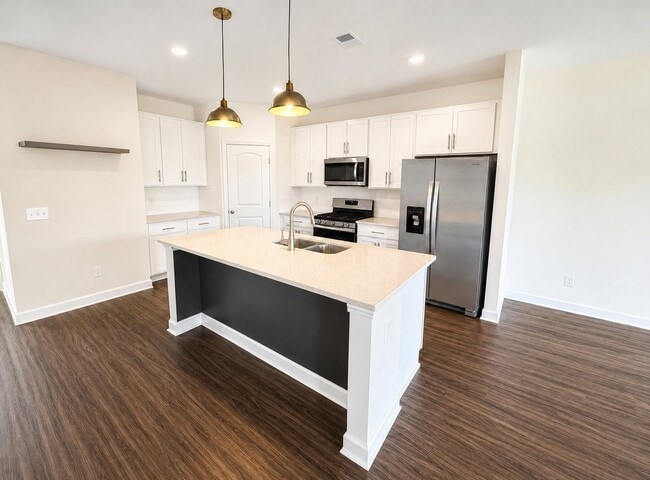 Building Photo - 330 Ellis Ln