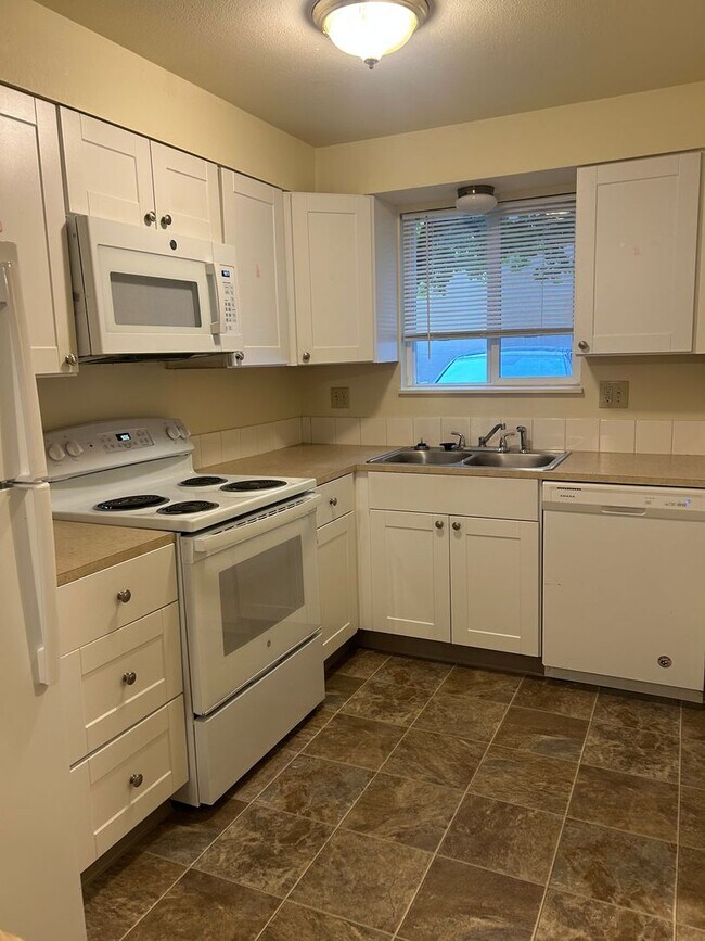 Building Photo - (749) Jackson Square - 2 Bedroom  / 1.5 Ba...