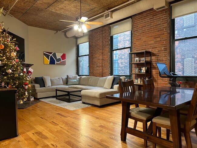 Foto del edificio - 635 W Lakeside Ave