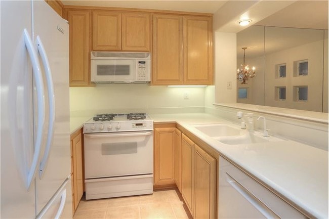 Building Photo - 322 Por La Mar Cir