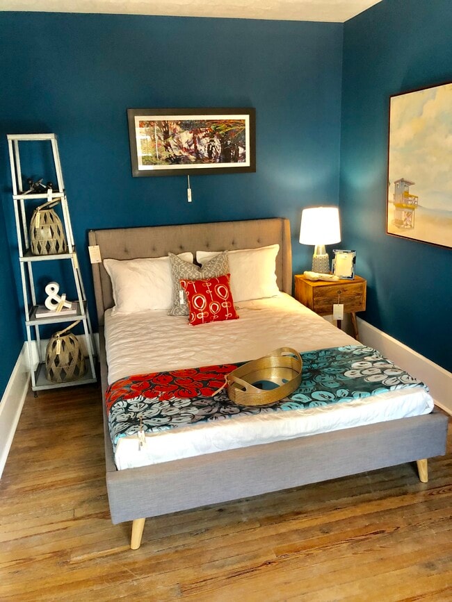 Dormitorio - 751 Starkweather Ave