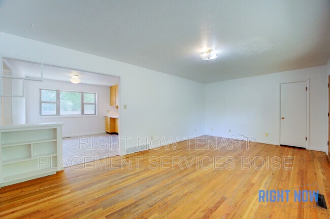 Building Photo - 1504 S Manitou Ave