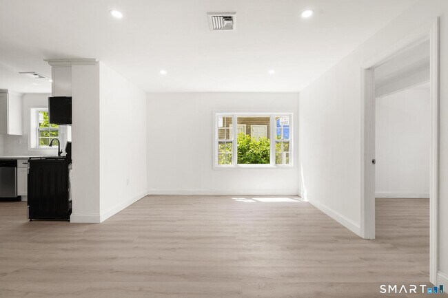 Building Photo - 64 Soundview Ave