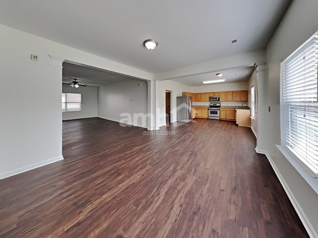 Building Photo - 104 Thorsen Dr