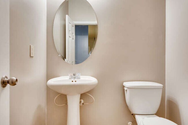 Foto del edificio - Newer Home For Rent 2 Story - Just Like Br...