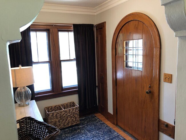 Building Photo - Coziest Home 3 blocks from Mayo Clinic
