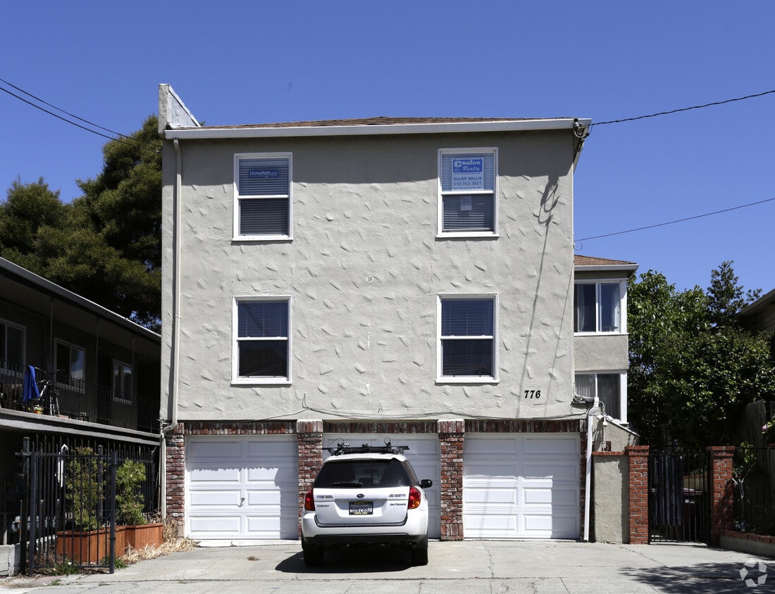 Building Photo - 776 59th St