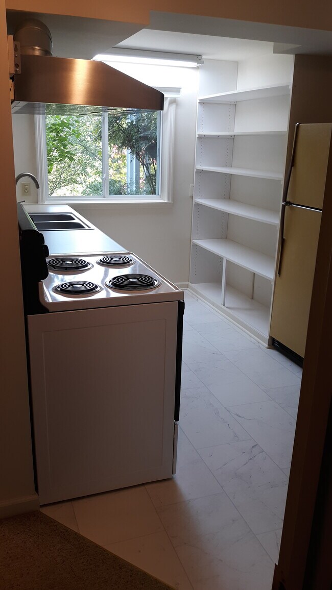 Foto del edificio - 4522 Laurelwood Dr